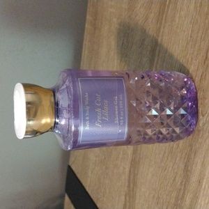 B&BW Fresh Cut Lilacs